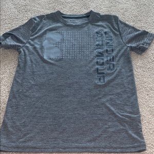 🏈 SALE Boys Grey Under Armour Shirt